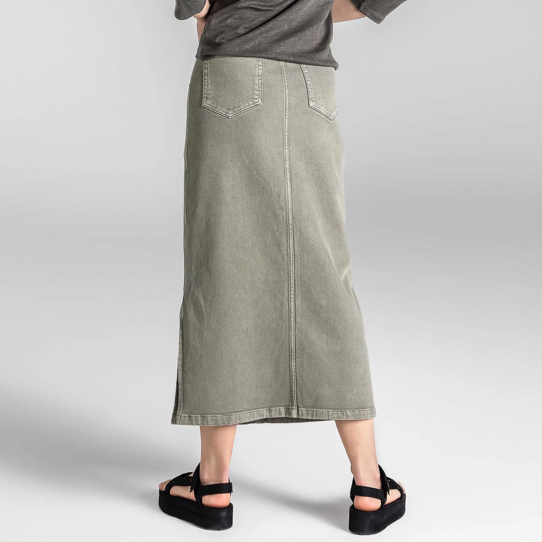 LIVING CRAFTS Waargebeurd Verhaal Bahira | Rok Kaki Hel Fashion