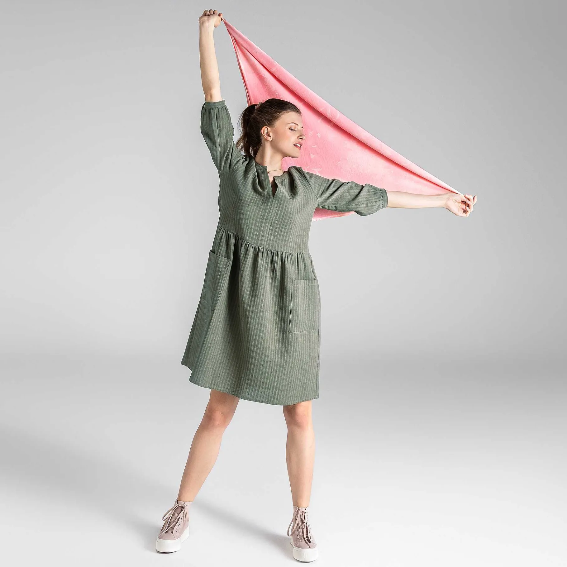 LIVING CRAFTS Waargebeurd Verhaal Bloswen | Seersucker-Jurk Khaki Best