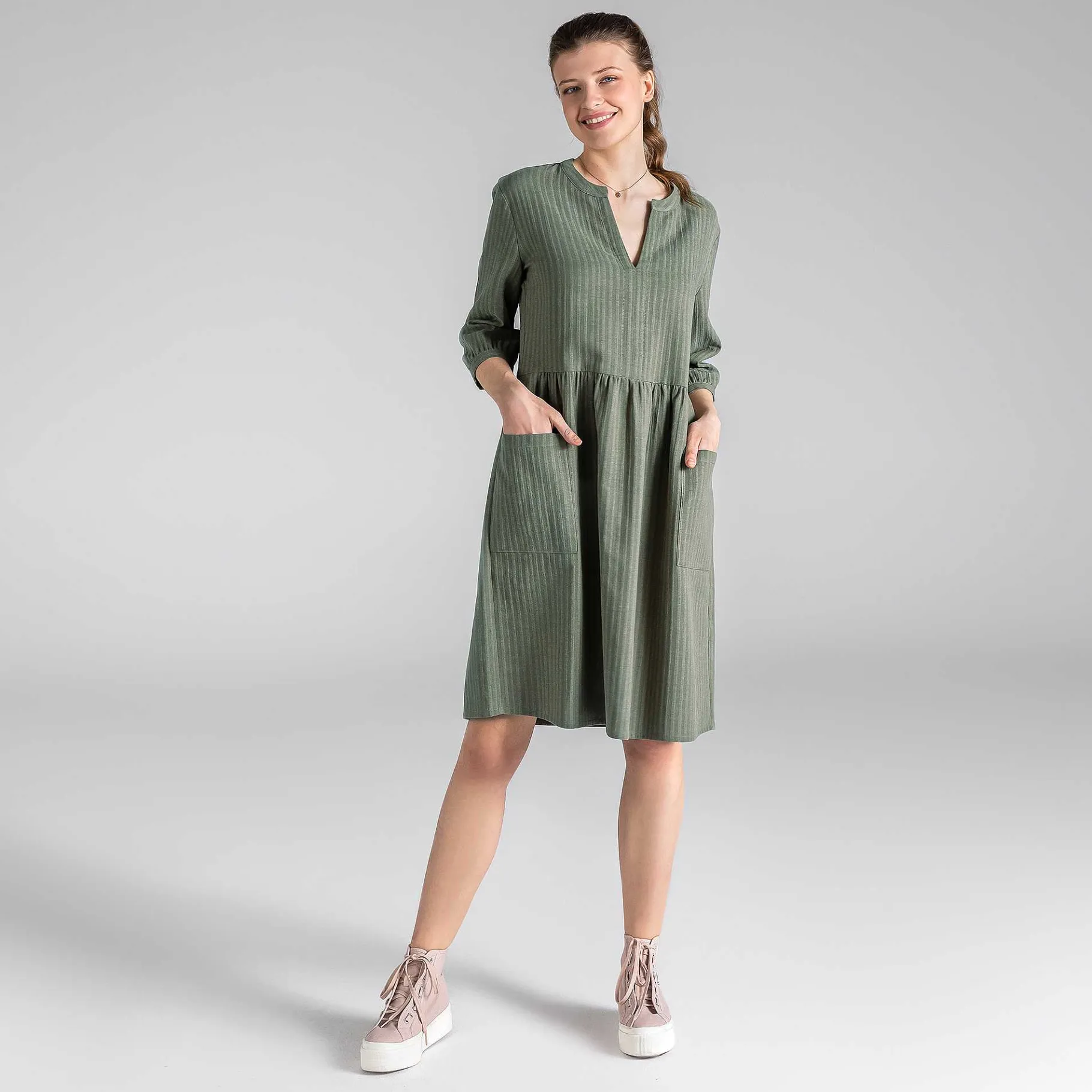 LIVING CRAFTS Waargebeurd Verhaal Bloswen | Seersucker-Jurk Khaki Best
